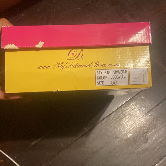 MyDeliciousShoes.com. Simmer-H Cocoa Lami suede heels - Picture 10 of 10